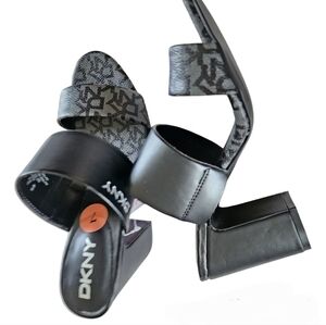 Dkny Size 7 Sandals  Hazel  Logo Print NWOB